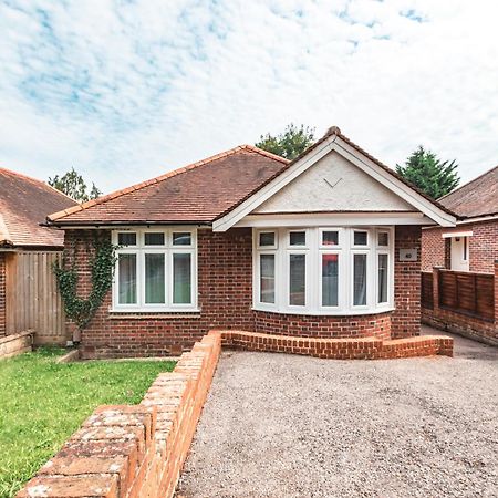 Family Gathering Bungalow Southampton Exterior photo