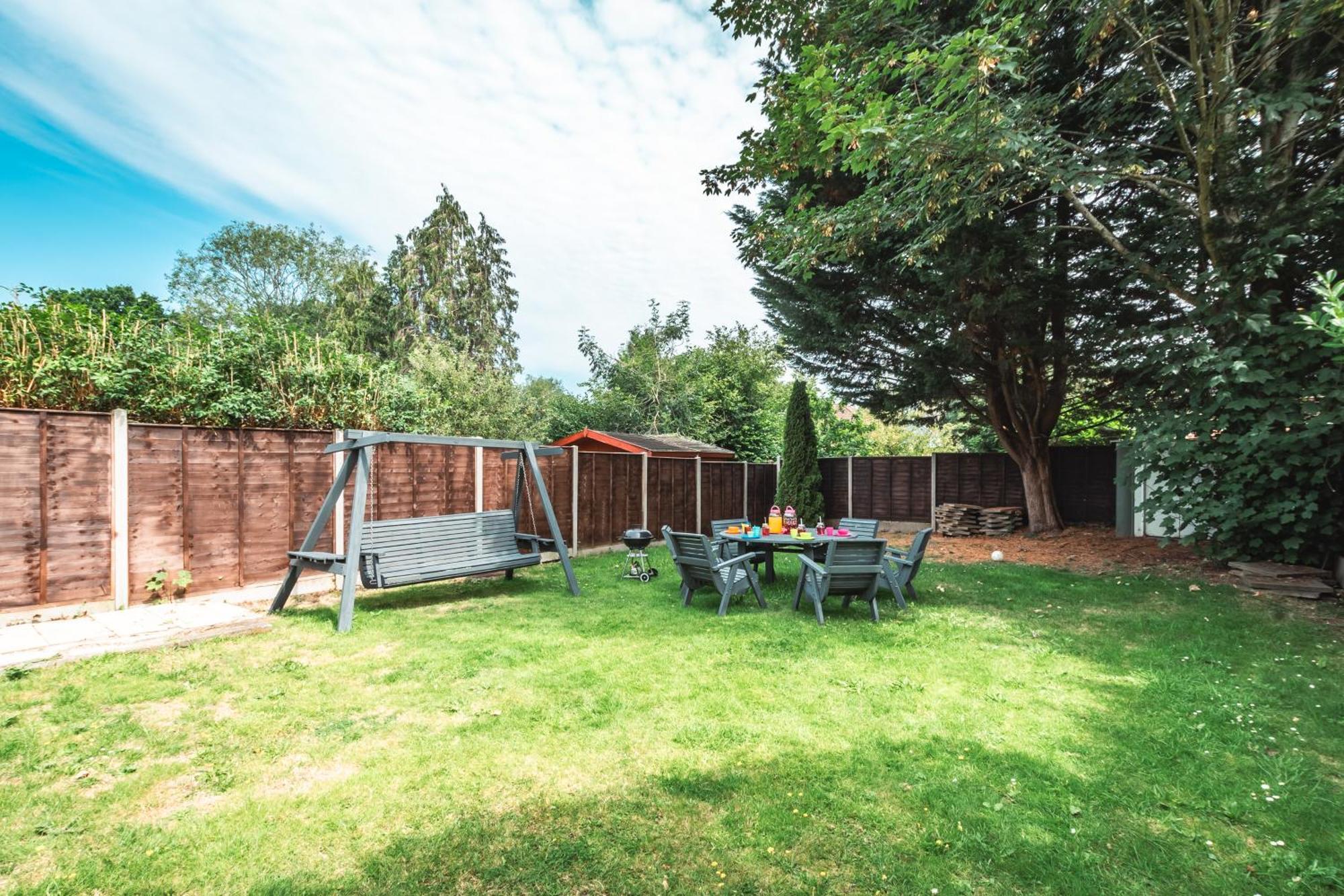Family Gathering Bungalow Southampton Exterior photo
